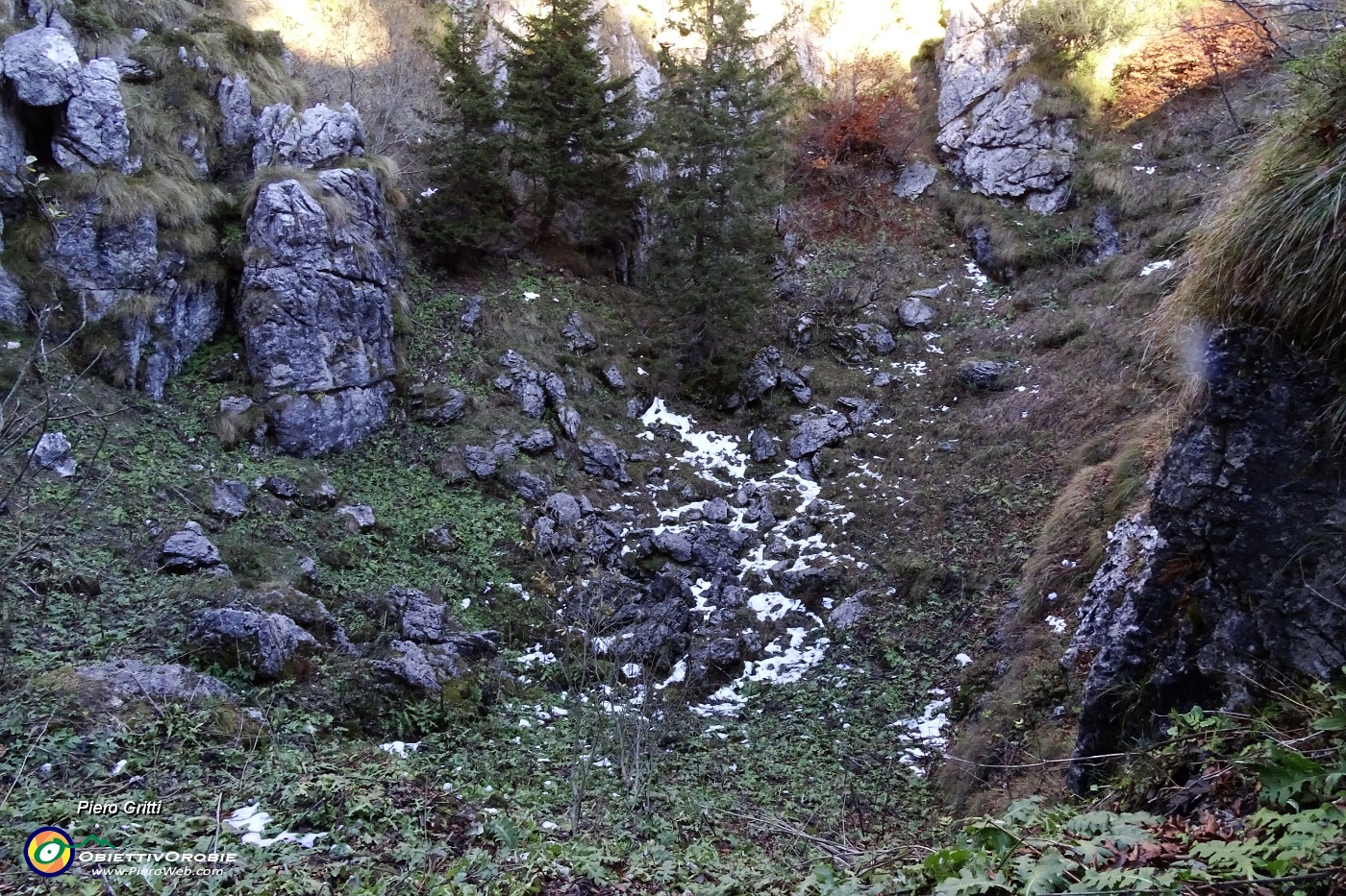 69 Al ritorno...dolina carsica.JPG
